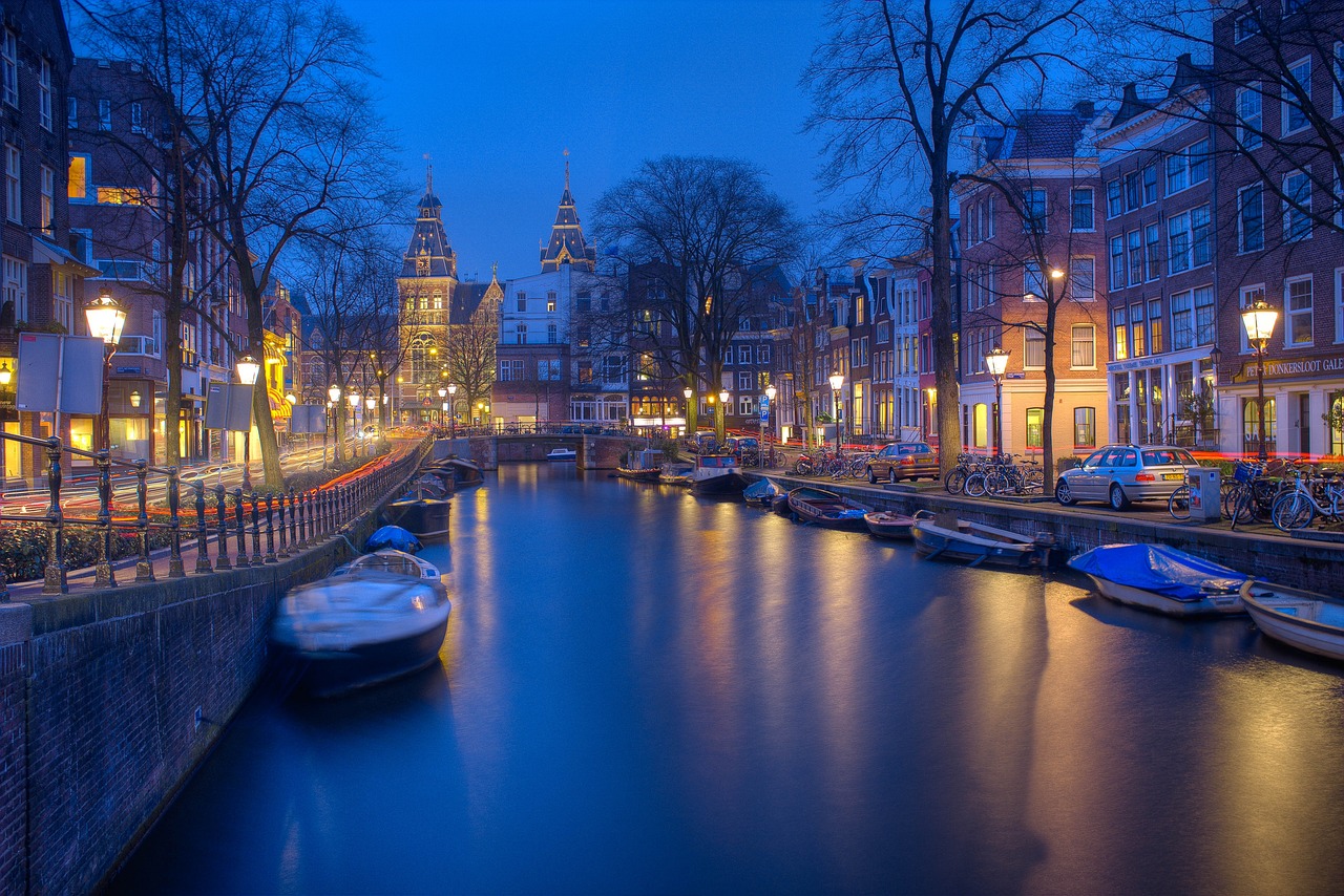 Amsterdam's Houseboats: Living on the Water